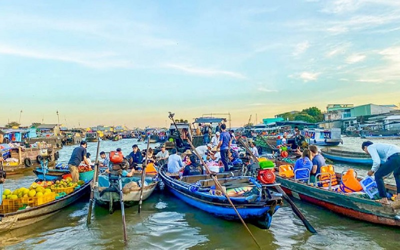 Cai Be floating market