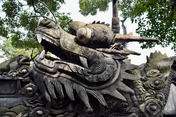 Dragon statues in the front of temple