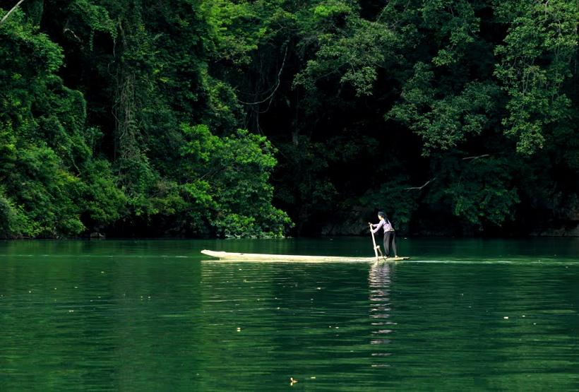 Daily life on Ba Be lake