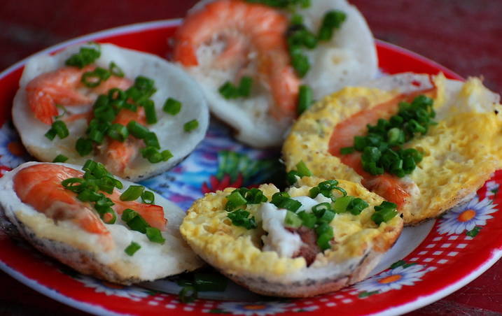 Can cake (bánh căn)