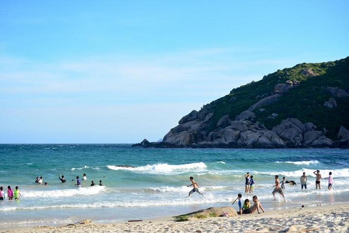 Nom beach (bãi Nồm)