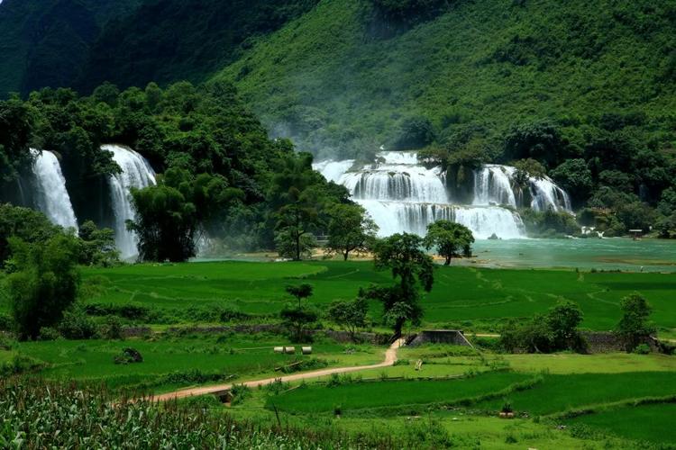 Panorama of Ban Gioc waterfall